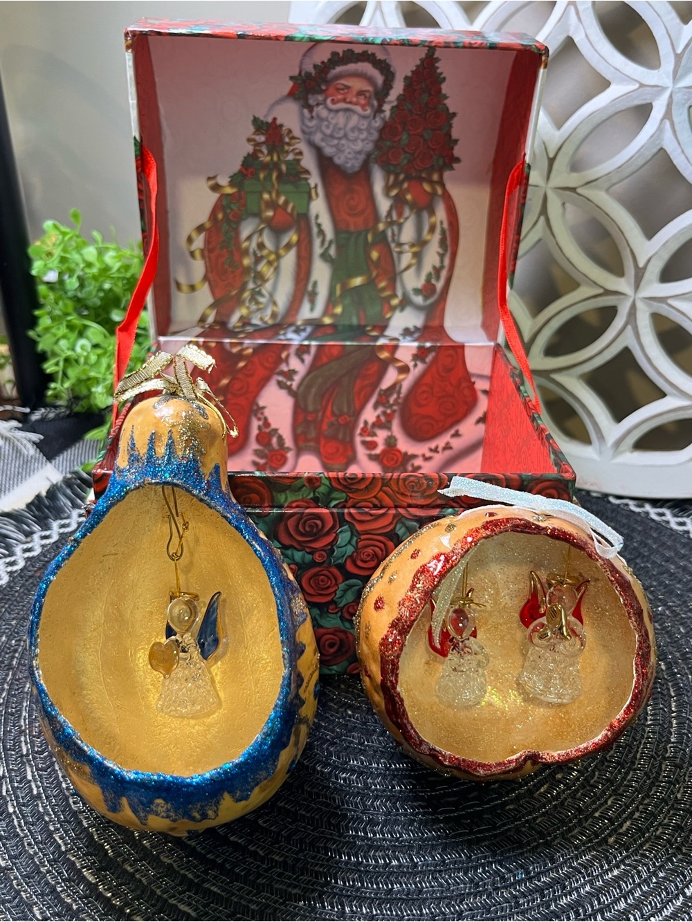 The Lindy Bowman Festive Red Santa Wreath Box With Two Beautiful Gourd Ornaments - Picture 1 of 16